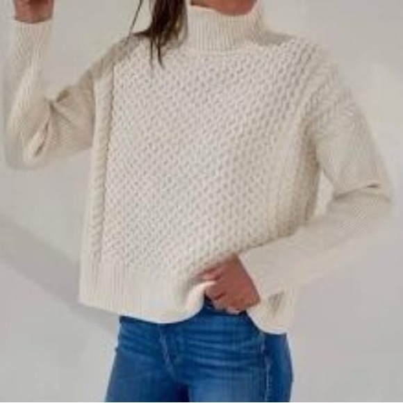 AYR Sweaters - AYR ‘Le Square Mini’ 100% Extra Fine Merino Wool Sweater in Snow sz L EUC